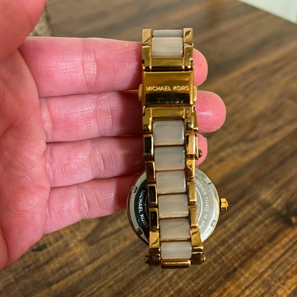 Michael Kors Rose Gold Watch - Picture 5 of 6
